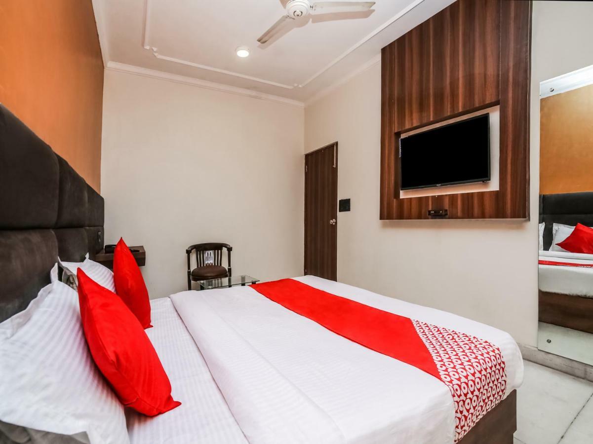 Hotel Oyo 26589 Royal Town